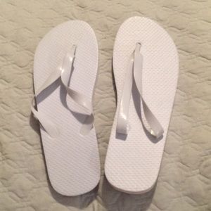 El cheap white flip flops size 11-12